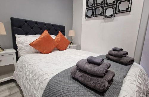 Stunning, clean, free parking home, ideal long stays - Foto 44