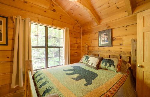 All-Season Sunroom and Hot Tub Marion Cabin Retreat - Foto 11