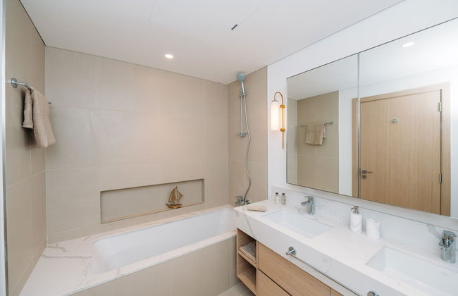 New! Luxurious Stay Dubai Creek Balcony & View - Photo 22