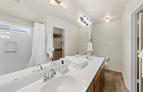 NEW Killeen 8-10 Bd sleeps max 10 ppl 5 min to Fort Hood Families Groups Pets Ok - Professionally Managed by Stay Albatross - Photo 16