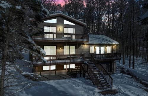 Winter Hideaway - Sled Hill, Hot Tub, Fireplace, Game Room - Foto 1