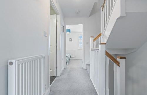 #53 Stylish 4 Bed Home 2 Full 1 Half Bath Free Parking - Foto 51