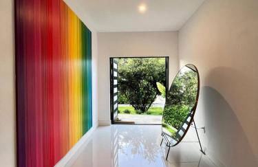 Super stylish 4 BR Home Steps from the Fun - Foto 4