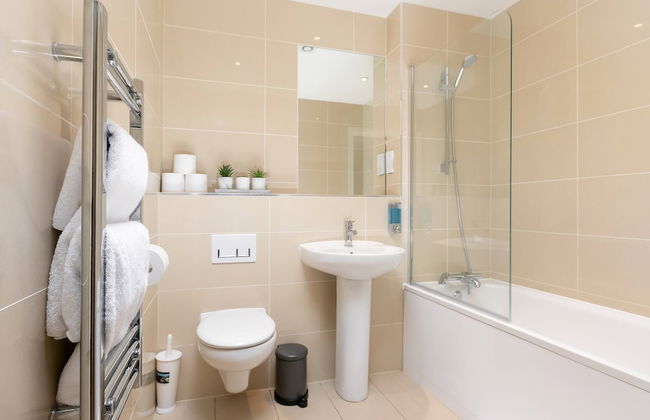 Skyvillion 2bed Enfield Flat W Balcony - Parking - Foto 19