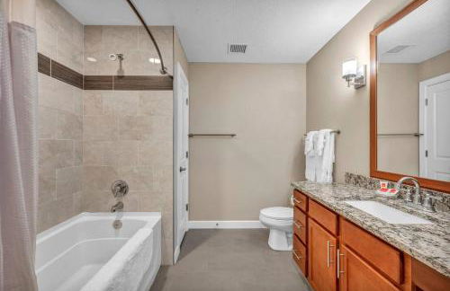 Luxury 13th Floor Condo: Downtown/ Parking 30 /Gym - Photo $