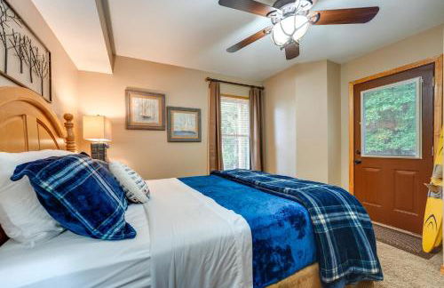 Hot Tub and Fire Pit! Lake-View Home in Blue Eye - Foto 20