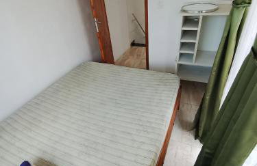 Two-story home with solar-heated pool and 4 bedrooms - Foto 21