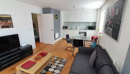 Bright & spacious Double Bedroom with EnSuite and Concierge! Paid parking available - Foto 3