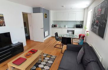 Bright & spacious Double Bedroom with EnSuite and Concierge! Paid parking available - Foto 3