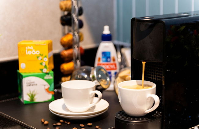 Apartamento moderno com piscina e AC - Foto 8