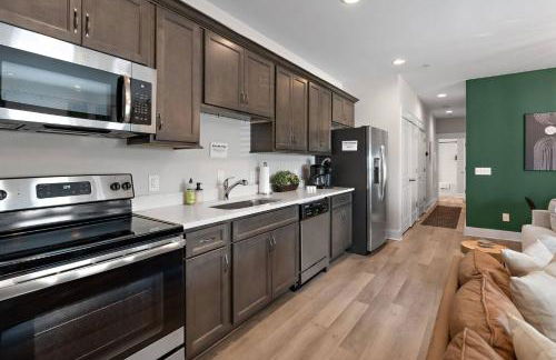 *NEW* Charm on Church ~ Cozy, Modern, Downtown Apt - Foto 20