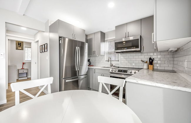 Family Friendly Cottage w Amazing View - Photo 5