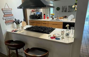 Midcentury Modern - Pool & Hot tub - Retro Retreat - Foto 47