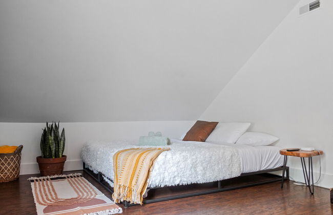 NEW Luxe Pet Friendly Free Parking Downtown - Foto 18