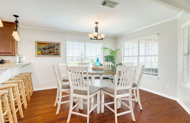 Backyard Oasis Hot Tub and 2 Shaded Decks - Foto 35