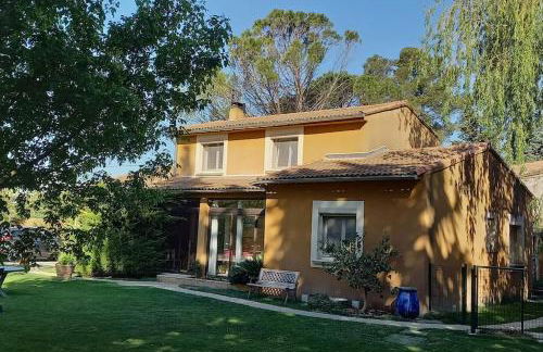 Logement lumineux, entièrement rénové avec jardin - Foto 1