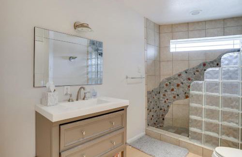 6 Mi to Dtwn Garland Group Getaway with Pool Access - Foto 18