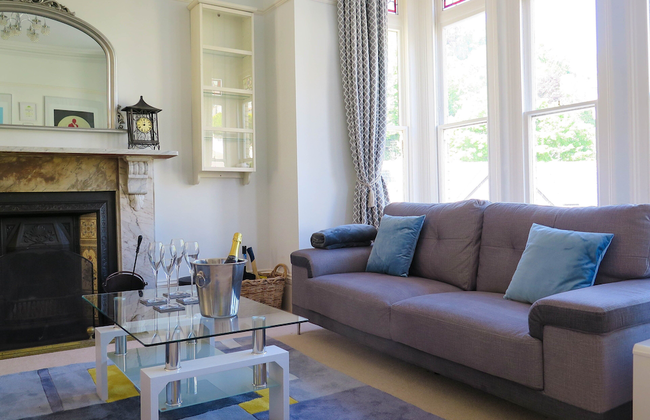 Broadpark Villa - Photo 12