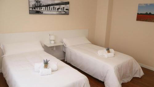 Apartamentos turisticos Puente Romano Portal 4 Bajo -A - Foto 4