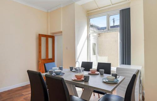 Relax in Comfort 3BR Home for 6 with Full Kitchen, Lounge, Large Bath - Foto 17