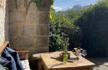 The Manor House - Photo 5