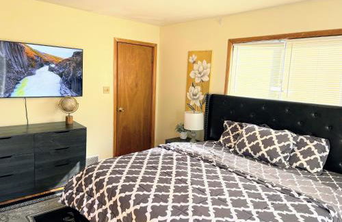 Nice big house with parking, king bed, yard - Foto 31