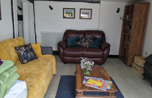 Characterful 2 bed cottage, quiet village setting - Photo 19