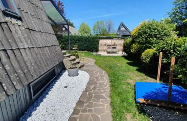 Ferienhaus zum Wohlfühlen in der Eifel, Poolnutzung, Tennis, Minigolf, Seenähe - Photo 17