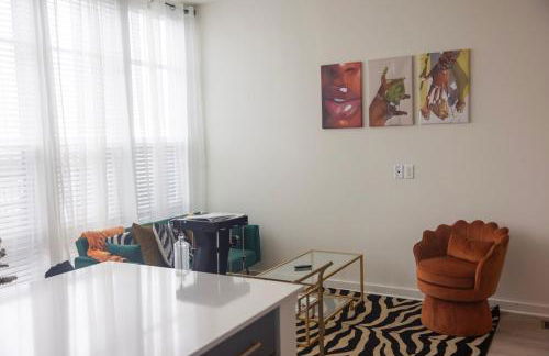 Two Story Penthouse, 2 Bedrooms with 2 and a half bathrooms, 2 Balconies, Skyline View, Pool - Foto 24