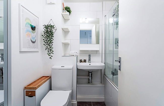 London Docklands Retreat - Photo 11