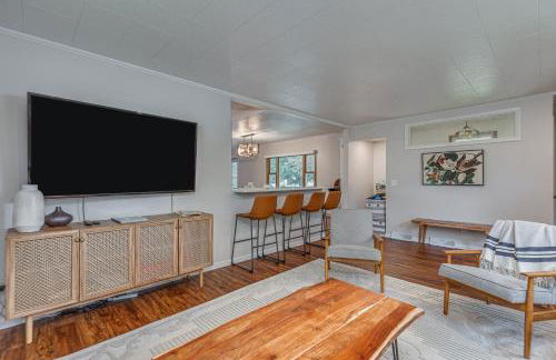 Beautiful 3BR Home Near Lake MI - Photo 35