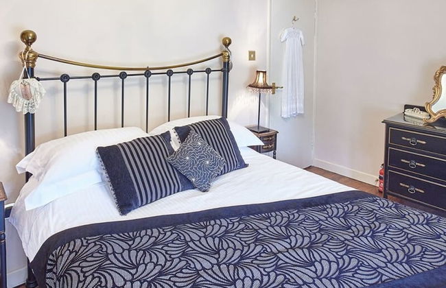 Host Stay Honeysuckle Cottage - Photo 5