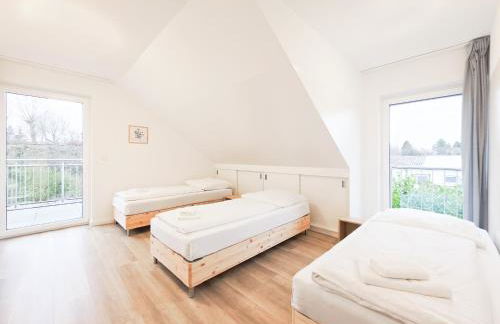 Tolstov House - 6 Zimmer Haus - große Küche - Garten - Parkplatz - 25min Messe DUS - Foto 21