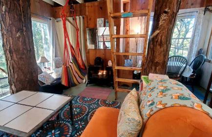 Magical Tree House Rental Nestled in the Woods on Farm Retreat near St. Louis, Missouri - Foto 2