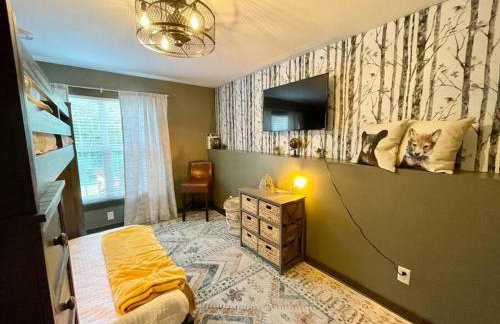 Gorgeous cabin 3bdrm/3bth, hot tub, fireplace, kid/pet friendly - Foto 44