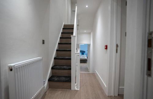 Luxury 6 Bed near city centre with Cinema Room & games room plus 5 bathrooms - Foto 22