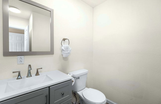 White Oak Landing Spacious 6 BDR w/ Boat Slip! - Photo 27