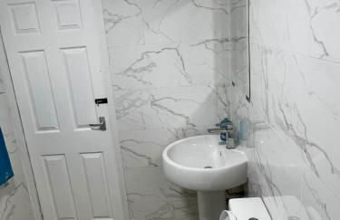 Luxury 4 Bed 3 bath 6 mins from City Renter - Foto 27