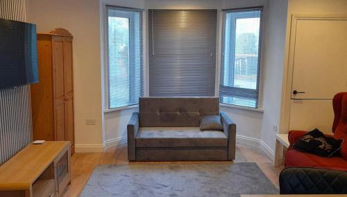 Modern 1-Bed Flat in Dover - Photo 1