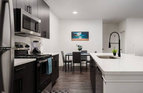 Sunrise Glow Spacious 2BR 2BA 2 King Beds Gym WFH - Foto 5