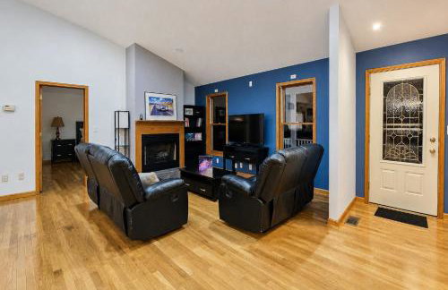 Serene Rustic Retreat with Lake - Photo 11