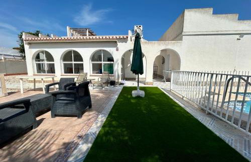 Villa with Pool, Chill-Out & BBQ - Foto 37