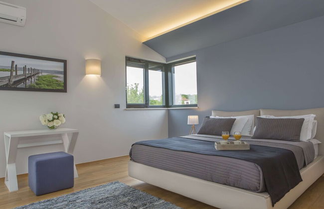 Spacious Villa With Private Pool and Jacuzzi in Porec - Foto 16