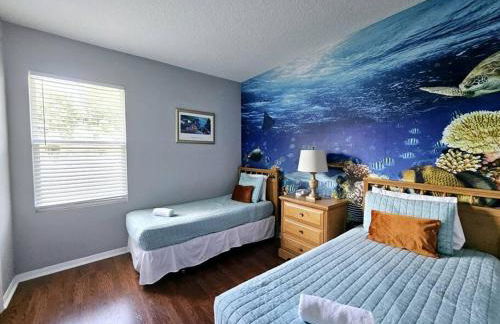 Discover the Deep Blue with Finding Nemo House - Foto 1