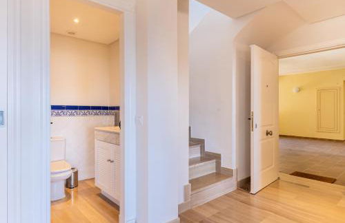 Fantástico Ático Dúplex en Marbella, con vistas al mar y a 300 metros de la playa - Photo 33