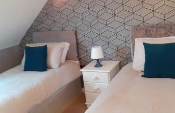 Hawksworth House in Chelmsley Wood, Birmingham near Solihull, near the NEC, HS2, JLR, Bear Grylls Centre, Resorts World and Birmingham airport, with a garage and free parking, great for families and contractors - Foto 12