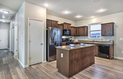 Family Home with Fenced Yard in Austin Suburbs! - Foto 9