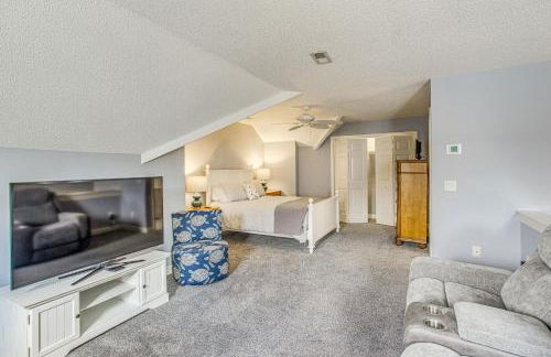 Marina and Pool Roomy Golf-View Home in Southport - Foto 23