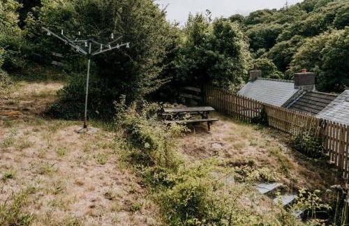 Cute and cosy 2 bed cottage in beautiful Solva - Photo 20