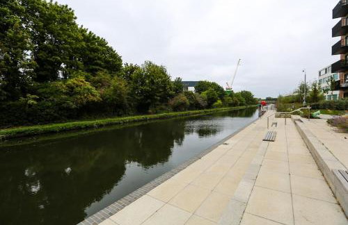 2BR Flat - Walk to Elizabeth Line - Free Parking - Foto 3